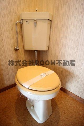堀コーポのトイレ|落ち着いた色調のトイレです