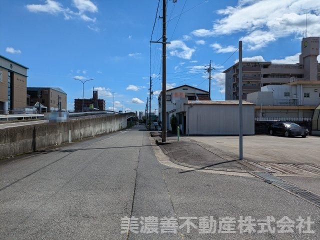 ５０７１８　岐阜市細畑野寄土地の前面道路含む現地写真