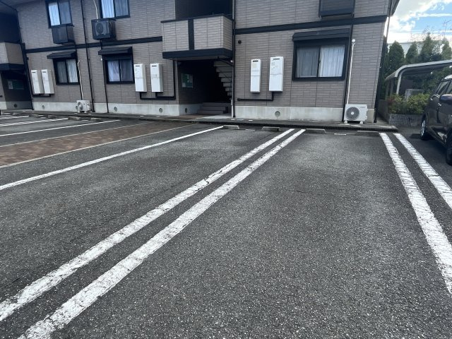 ハーベストウィズの駐車場