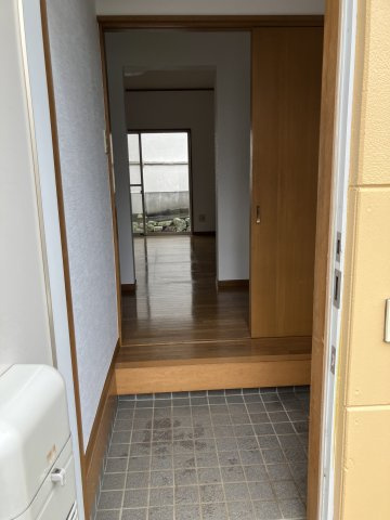 松田惣領テナントの玄関