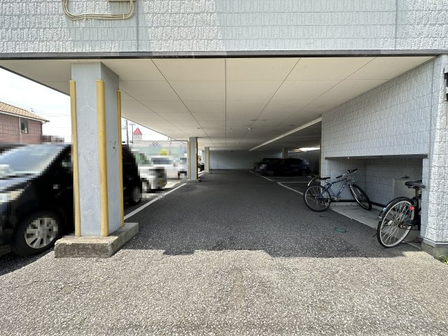 マノワール高埇の駐車場