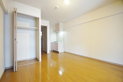 【居間・リビング】 | 仲介手数料半額！HPに初期費用掲載「プライスホーム」で検索！クレベール博多 | 物件の画像3