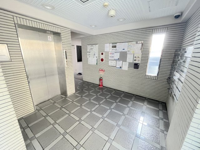 アンピール今宿のエントランス