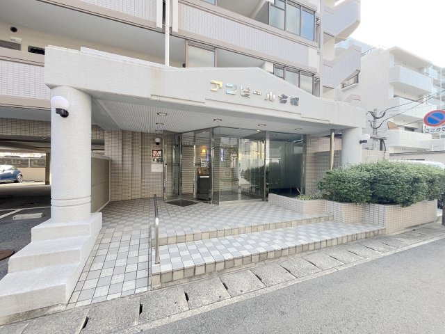 アンピール今宿のエントランス