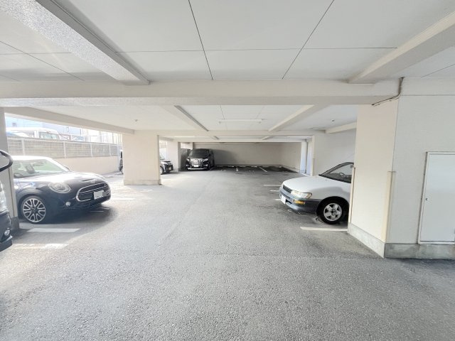 アンピール今宿の駐車場