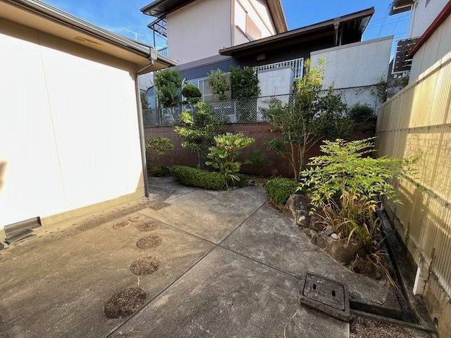荘園町貸家の庭