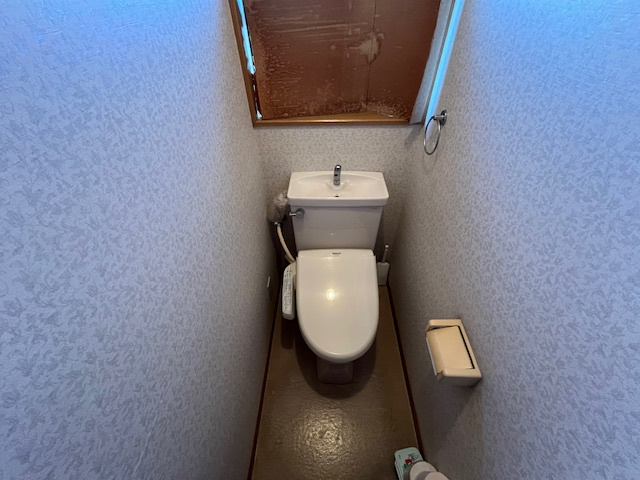 荘園町貸家のトイレ