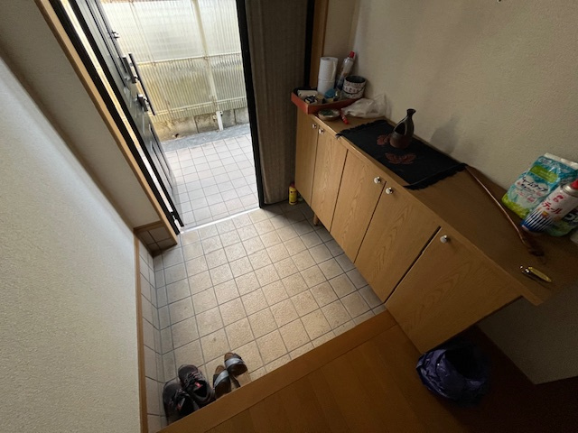 荘園町貸家の玄関