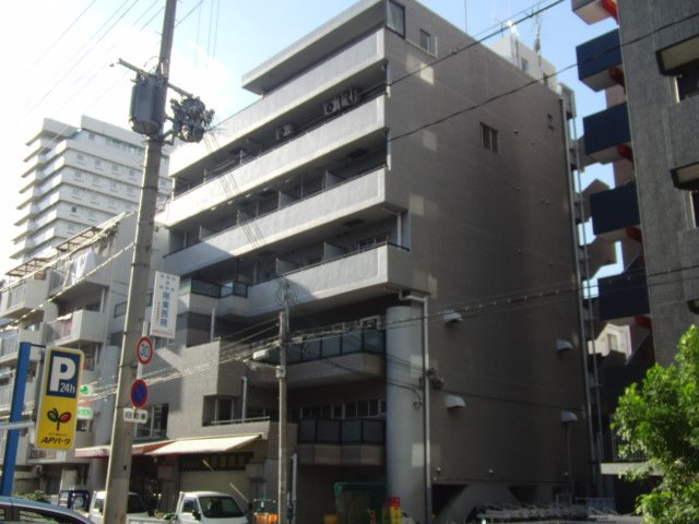 あすかビルのエントランス