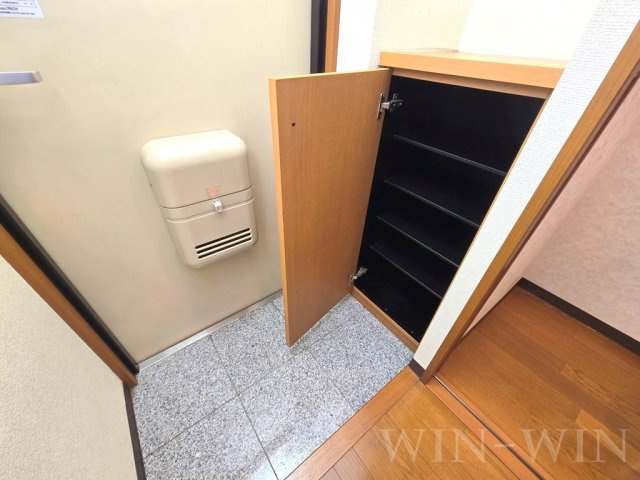 メゾン・サンパティークの玄関