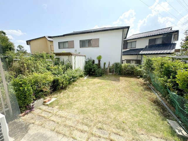 藤森ハイツB棟の庭