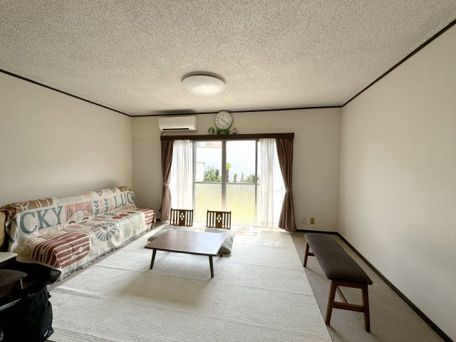 藤森ハイツB棟の居間・リビング