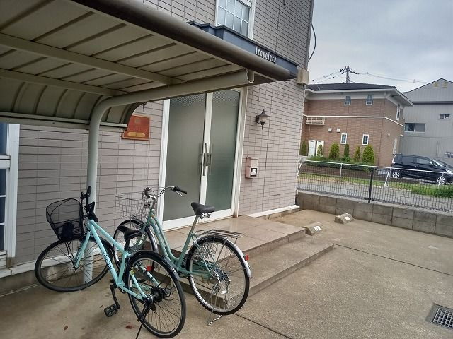 レオパレス欅のエントランス