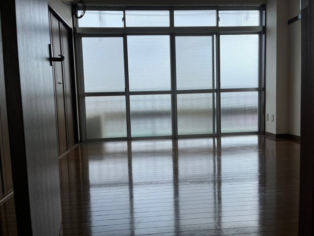 産陽ビルの洋室