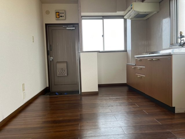 産陽ビルの居間・リビング