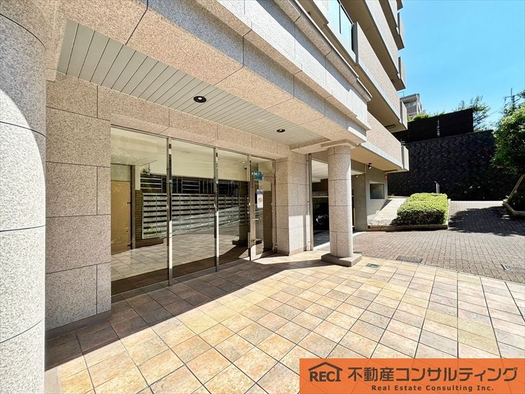 メロディーハイム苦楽園イーストヒルズのエントランス