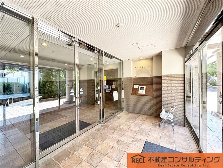 メロディーハイム苦楽園イーストヒルズのエントランス