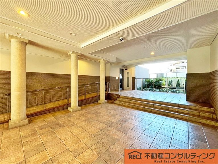 メロディーハイム苦楽園イーストヒルズのエントランス