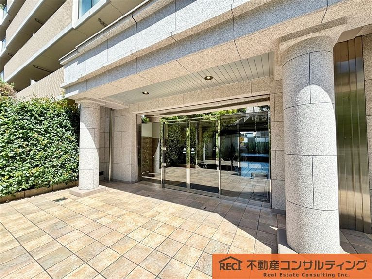 メロディーハイム苦楽園イーストヒルズのエントランス