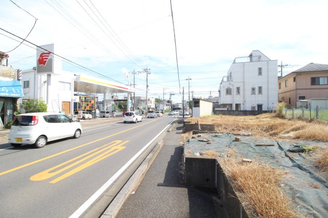 狭山市富士見1丁目　建築条件なし売地　西武新宿線『狭山市駅』徒歩11分　【富士見小学区】の前面道路含む現地写真