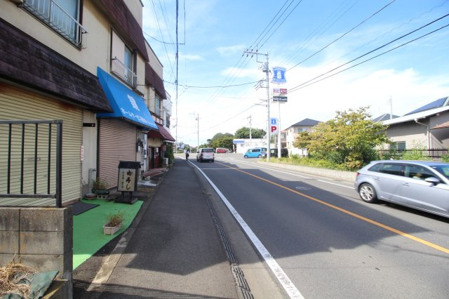 狭山市富士見1丁目　建築条件なし売地　西武新宿線『狭山市駅』徒歩11分　【富士見小学区】の前面道路含む現地写真