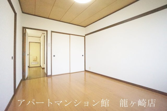 パークヒルズの洋室