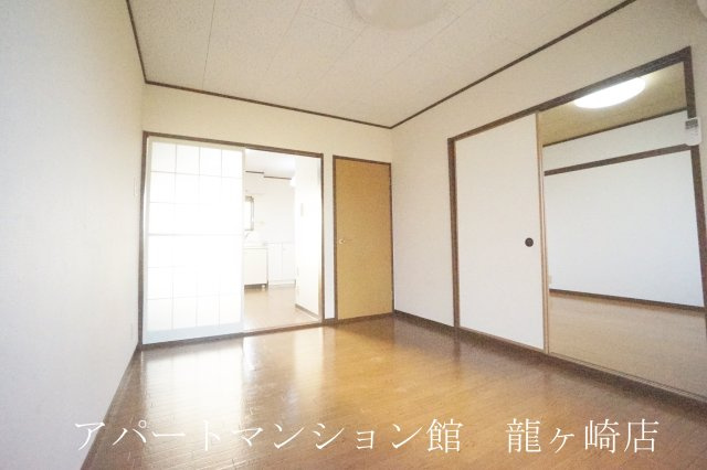 パークヒルズの居間・リビング