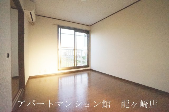 パークヒルズの居間・リビング