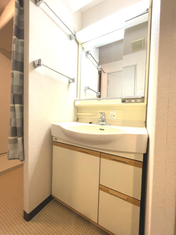 サーパス浜ノ町の独立洗面台