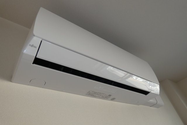 【設備】 | エアコンはリビングに1台付いております。