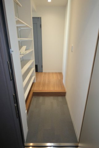 【玄関】 | 大きなシューズボックスのある玄関です