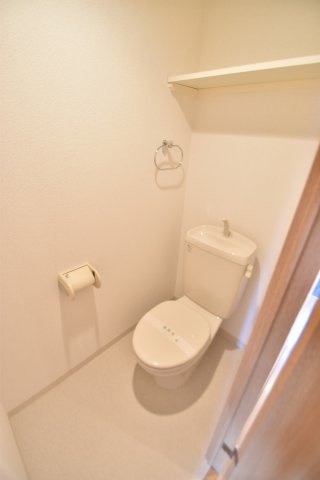 大阪市都島区東野田町４丁目の賃貸マンションのトイレ