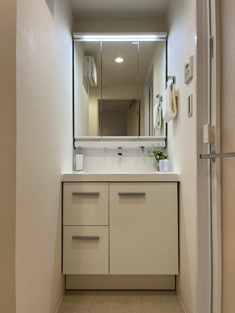 青梅市野上町４丁目の中古マンションの独立洗面台