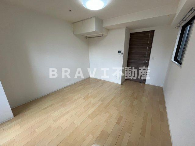 HS梅田EAST　BRAVI不動産の居間・リビング|【HS梅田EAST】ゆったりとしたリビングです