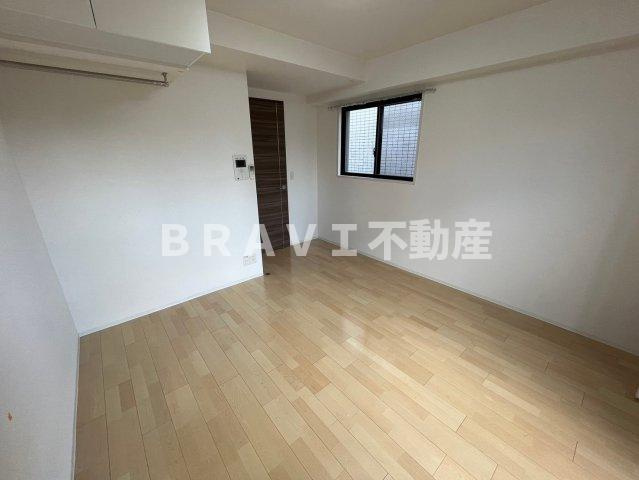 HS梅田EAST　BRAVI不動産の居間・リビング|【HS梅田EAST】こちらの居間で趣味の時間をお楽しみください