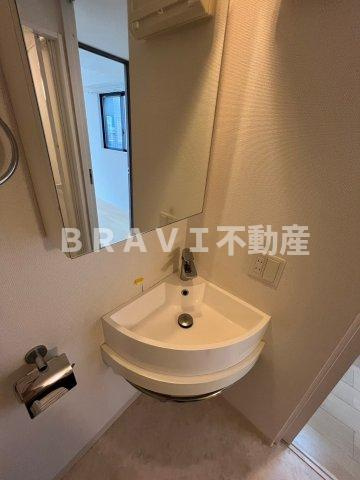HS梅田EAST　BRAVI不動産の洗面所|【HS梅田EAST】明るい洗面所です