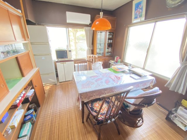 板屋町貸店舗の居間・リビング