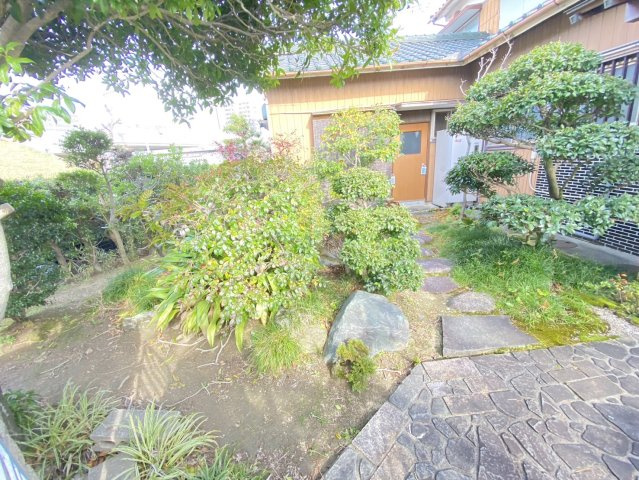 板屋町貸店舗の庭