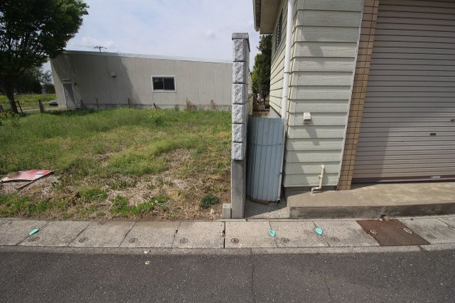 野木町若林の外観|北側との境界部分（2023年4月撮影）