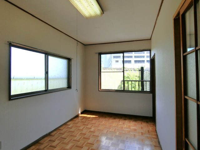 大網戸建の洋室