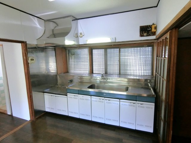 大網戸建のキッチン