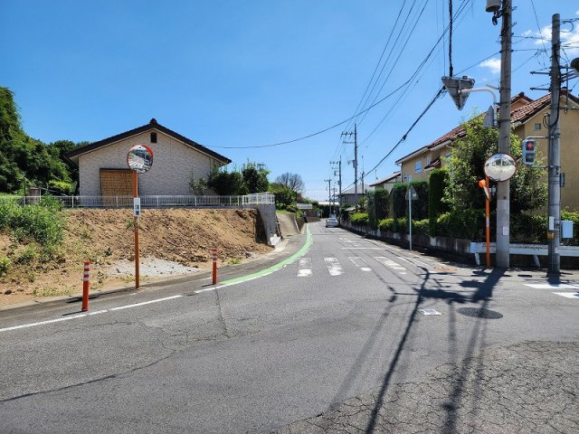高崎市上豊岡町B区画　売地の前面道路含む現地写真