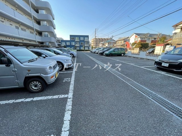 第五メゾン相葉コーポの駐車場