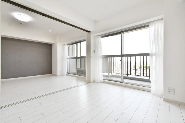 パーク上尾壱番館の洋室|難しいイメージの住宅ローンは経験スタッフが丁寧にお手伝いしますのでご安心下さい♪「家を買って終わり」ではなく、「買ってからがスタート」と考え、一人ひとりにあった資金計画やプランをご提案致します！