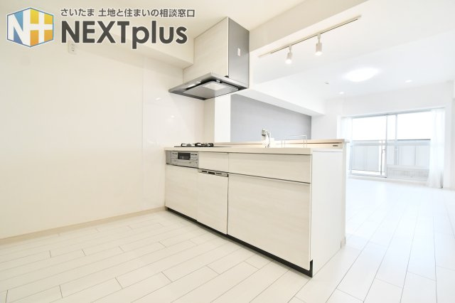 パーク上尾壱番館のキッチン|食洗器付きのシステムキッチン。面倒な洗い物、苦手な洗い物、時間がない時の洗い物etc.　食洗器に頼ることで、自分時間や家族との時間を過ごすことができる嬉しい設備です(^^)/