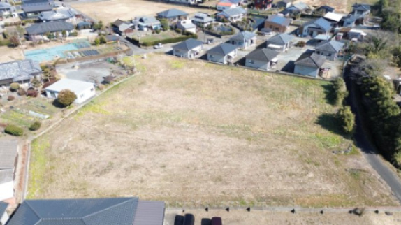 都城市高城町桜木の売地の前面道路含む現地写真