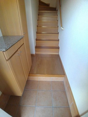 【玄関】 | ブリュッケＢ | 落ち着いた玄関です