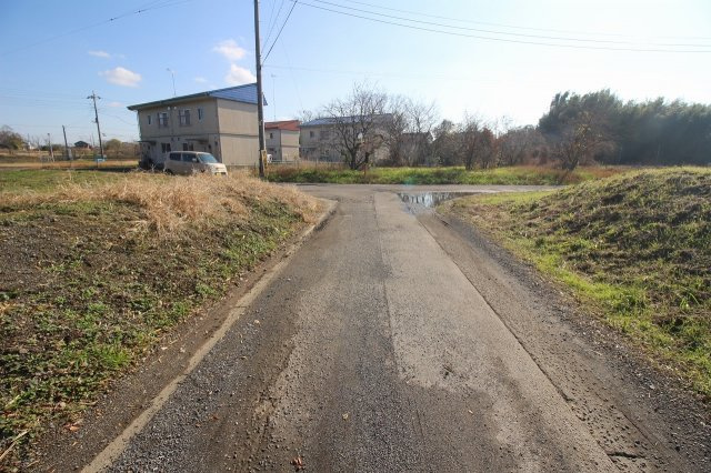 野木町野渡の前面道路含む現地写真|北東側道路（2021年12月撮影）