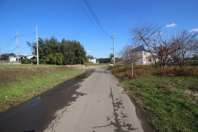 野木町野渡の前面道路含む現地写真|南東側道路（2021年12月撮影）