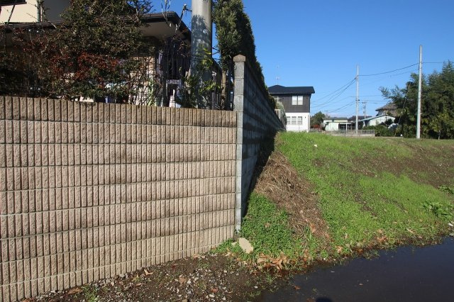 野木町野渡の外観|西側境界部分（2021年12月撮影）